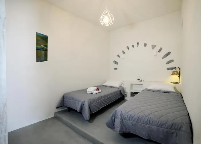 Amphoras Apartments